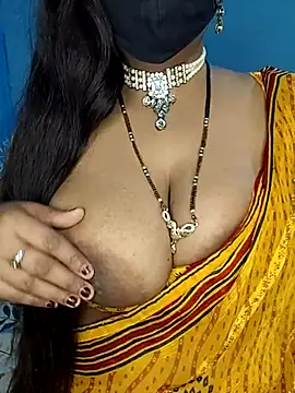 Snapshot of Miss_roohi chatting on August 1, 2026, 11:25 pm Miss roohi online show from August 1, 2026, 11:25 pm