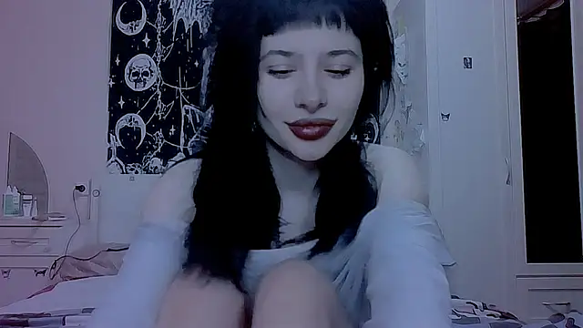 AllisonDeetz online show from April 19, 2026, 9:17 pm