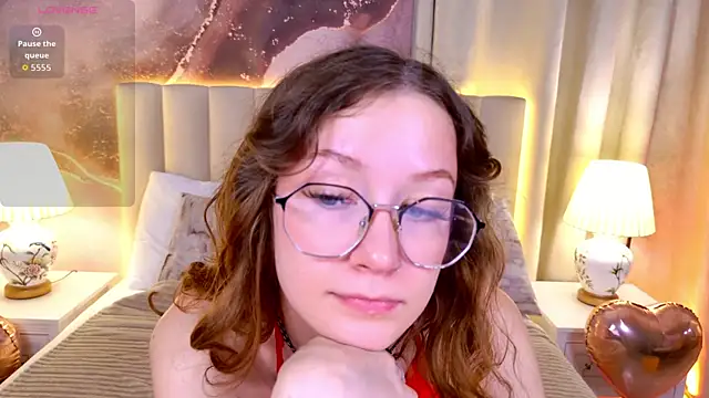 Snapshot of AmelieViolet chatting on July 10, 2026, 10:40 am AmelieViolet online show from July 10, 2026, 10:40 am