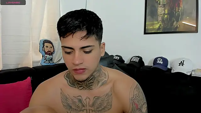 sweetlatinoboy online show from April 19, 2026, 12:59 pm