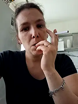 DeaEvy online show from April 15, 2026, 12:45 pm