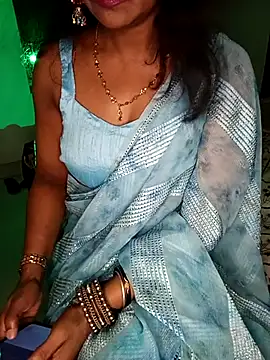 mayakapoor880 online show from May 17, 2026, 6:48 pm