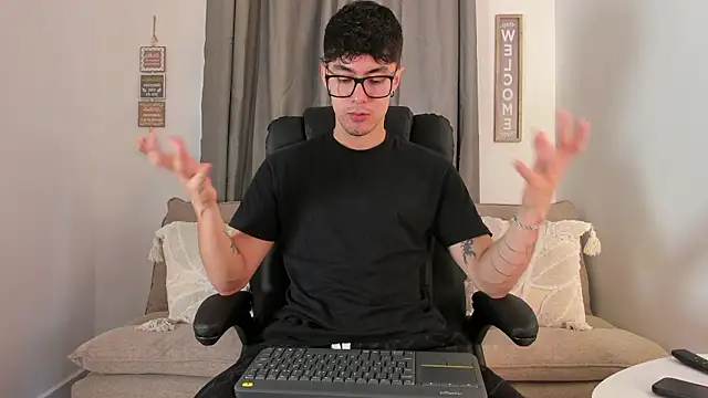 Snapshot of etham_wolf1 chatting on March 25, 2026, 5:41 pm etham wolf1 online show from March 25, 2026, 5:41 pm