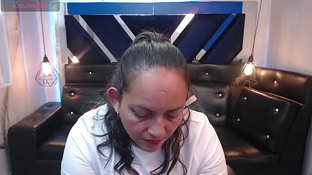 Rhachelevans online show from May 13, 2026, 2:31 am