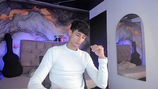 MaxiimoRomano  online show from April 23, 2026, 1:24 pm