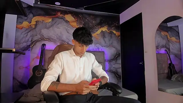 MaxiimoRomano  online show from May 5, 2026, 1:30 pm