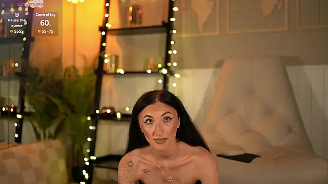 EllieJules online show from August 7, 2026, 2:35 am