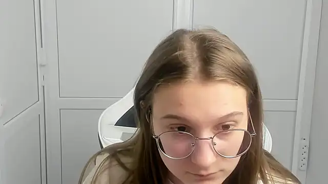 Mia kristal online show from March 19, 2026, 8:51 am