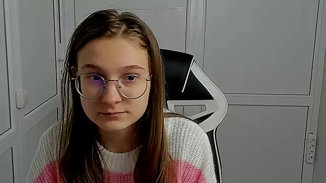 Mia kristal online show from April 8, 2026, 7:08 am