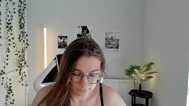 Mia kristal online show from July 4, 2026, 7:36 am