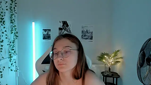 Mia kristal online show from July 13, 2026, 8:06 am