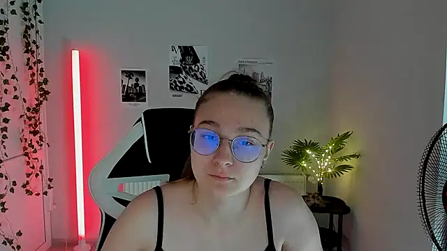 Mia kristal online show from July 14, 2026, 8:08 am