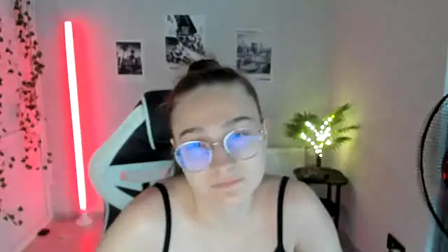 Mia kristal online show from July 14, 2026, 11:27 am