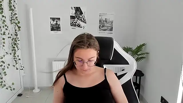 Mia kristal online show from July 17, 2026, 6:53 am