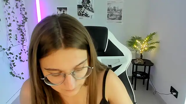 Mia kristal online show from July 22, 2026, 1:14 pm