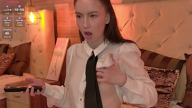 MonaHicks online show from March 17, 2026, 11:08 pm