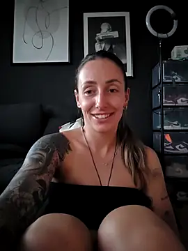 NicoleKaiser online show from April 8, 2026, 5:46 pm
