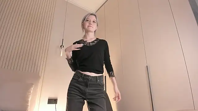 sieena xi online show from April 6, 2026, 3:26 am