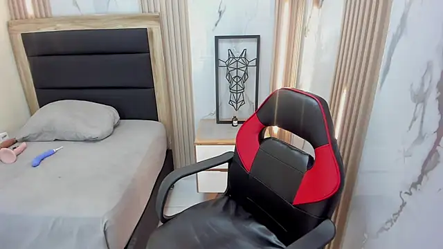 KATIAMOSS online show from June 6, 2026, 12:32 pm