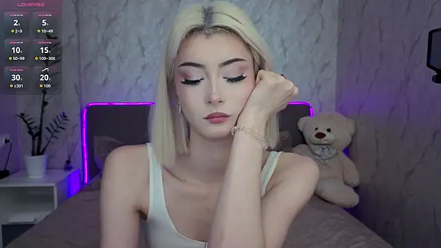 kittysocutie online show from May 24, 2026, 12:04 am