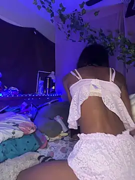 rosesgard3n online show from April 5, 2026, 3:09 pm