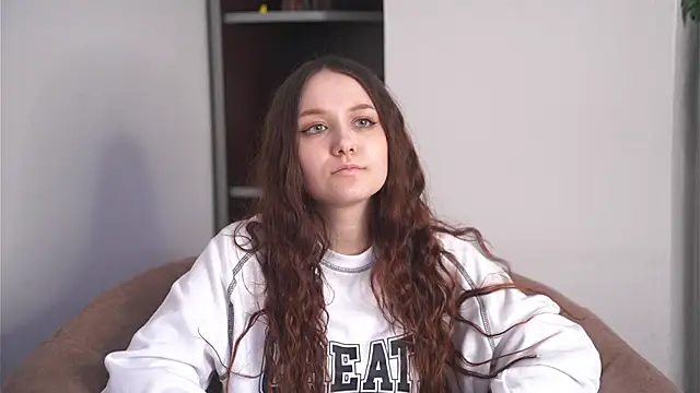 Snapshot of LonnaPariser chatting on March 23, 2026, 11:14 am LonnaPariser online show from March 23, 2026, 11:14 am