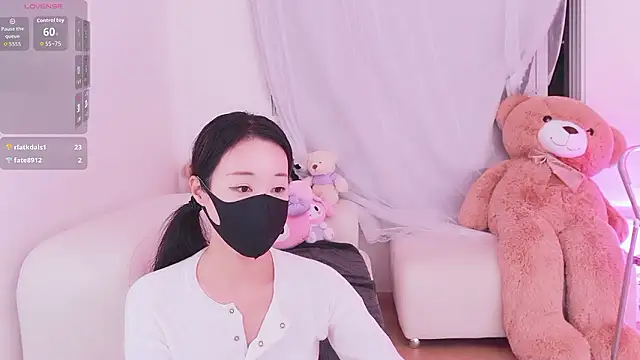 sexyjoy95 online show from May 6, 2026, 11:04 am