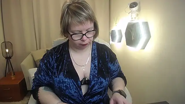 BonnnyBoobsy online show from April 23, 2026, 5:52 am