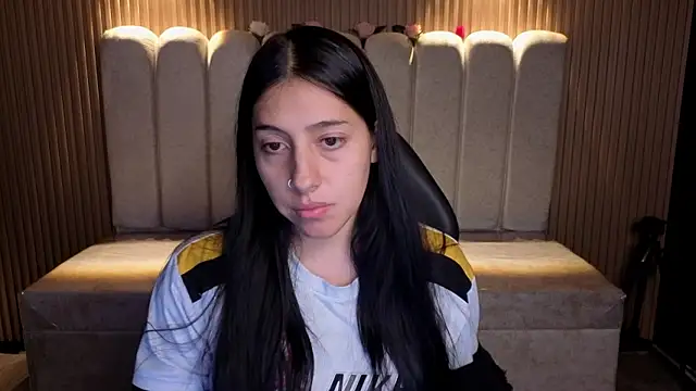 Melannyy V online show from March 28, 2026, 12:38 pm