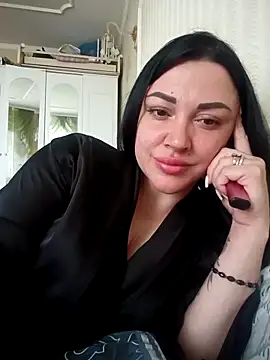 Elsie-Nora online show from May 7, 2026, 5:35 am