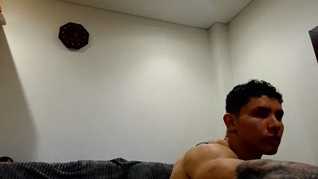 JAYCAM  online show from May 2, 2026, 1:32 am