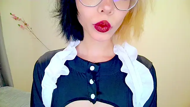 Layla Muur online show from March 31, 2026, 2:17 pm