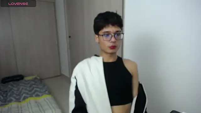 ronald maximo19 online show from April 1, 2026, 3:51 am