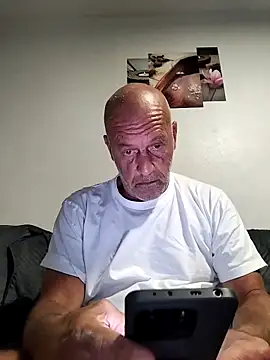 lateex77 online show from April 12, 2026, 11:10 pm