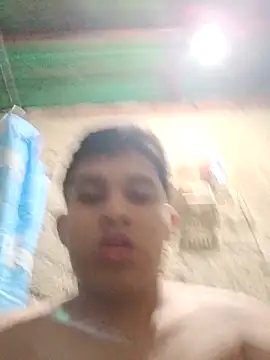 alee28728 online show from April 19, 2026, 5:51 am