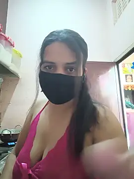 Snapshot of REENA-STRIP chatting on May 18, 2026, 8:20 am REENA-STRIP online show from May 18, 2026, 8:20 am