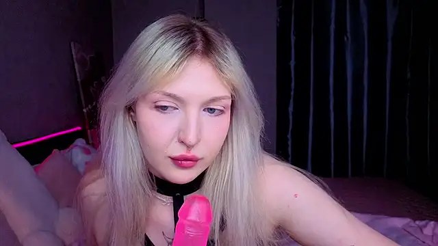 BlondieSummer online show from April 18, 2026, 3:16 pm