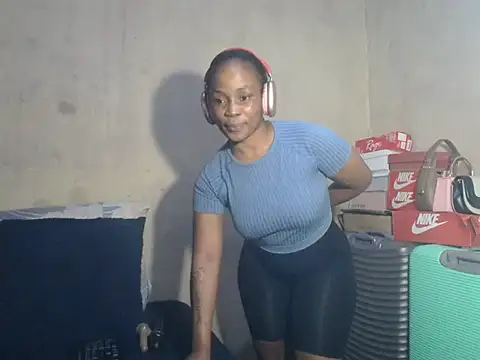 Snapshot of Lindabee200 chatting on May 10, 2026, 3:01 am Lindabee200 online show from May 10, 2026, 3:01 am