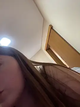 vvtzzu online show from March 25, 2026, 1:39 pm