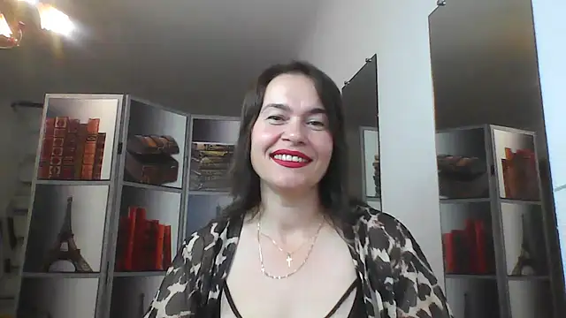 Snapshot of Selena_Moo chatting on August 4, 2026, 10:07 am Selena Moo online show from August 4, 2026, 10:07 am