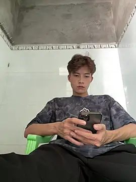 Nguyencuong1999 online show from May 11, 2026, 4:40 am