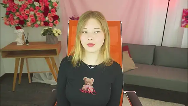 LunasFrost online show from April 9, 2026, 10:20 am