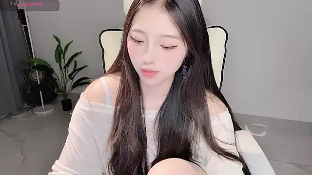 Yukiy8877 online show from May 4, 2026, 12:45 pm