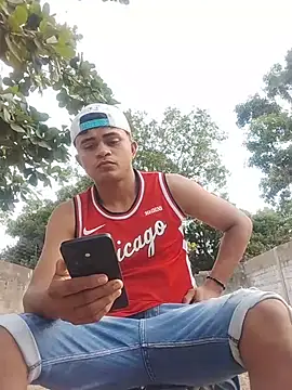 Snapshot of HOTRAINYGOLDEN chatting on March 26, 2026, 12:00 pm HOTRAINYGOLDEN online show from March 26, 2026, 12:00 pm