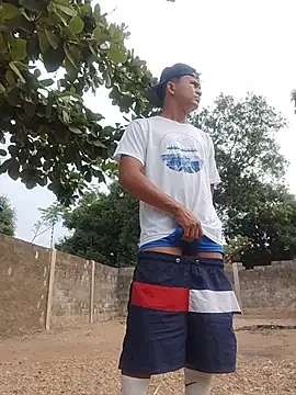 Snapshot of HOTRAINYGOLDEN chatting on March 31, 2026, 12:16 pm HOTRAINYGOLDEN online show from March 31, 2026, 12:16 pm