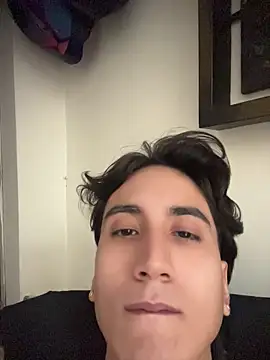 EsmeraldaNaim online show from May 7, 2026, 4:23 pm