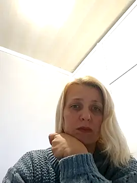 MiaLove183 online show from April 10, 2026, 11:48 am