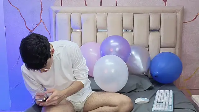 Tom Parker  online show from March 27, 2026, 9:14 pm