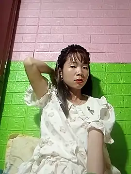 AmyLinee01 online show from May 18, 2026, 11:21 pm