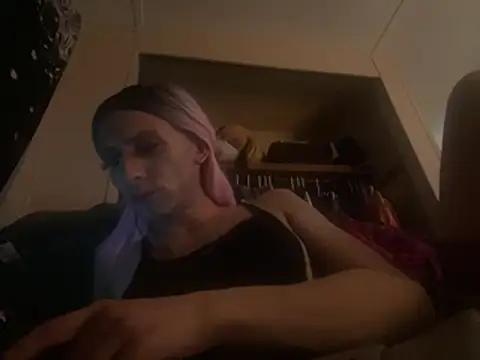 Snapshot of AlexAndriaStrips chatting on March 21, 2026, 9:07 pm AlexAndriaStrips online show from March 21, 2026, 9:07 pm